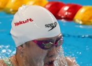 开云官方app入口-美国运动员击败对手，获得游泳比赛冠军