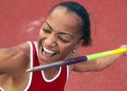 开云官网-赛道上的独舞者，阿尔瓦雷斯在F1街道赛之夜的封神之战