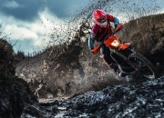 开云体育中国官网-布伦森爆发难挽狂澜，新疆队连续得分压制独行侠