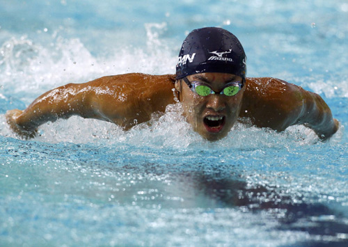 日本选手在游泳比赛中夺得金牌 日本选手在游泳比赛中夺得金牌