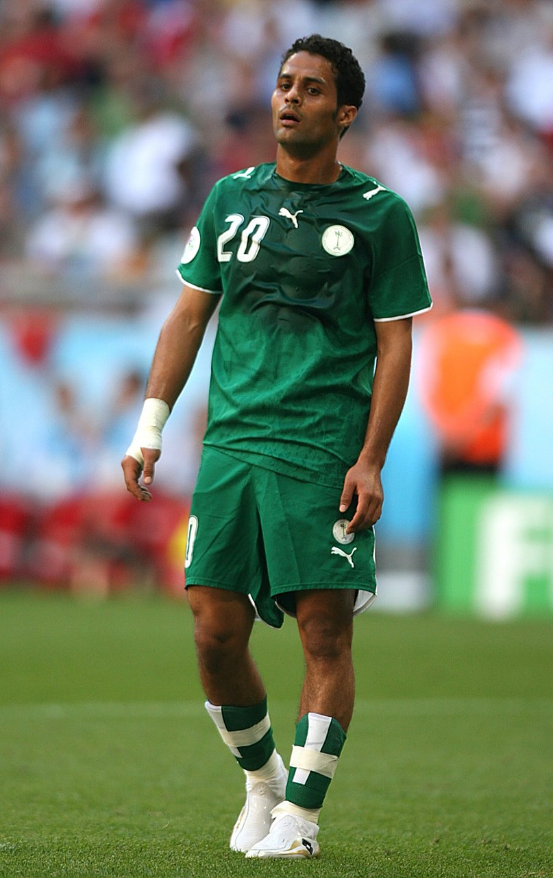 阿根廷血洗里昂，莱万绝境逆转