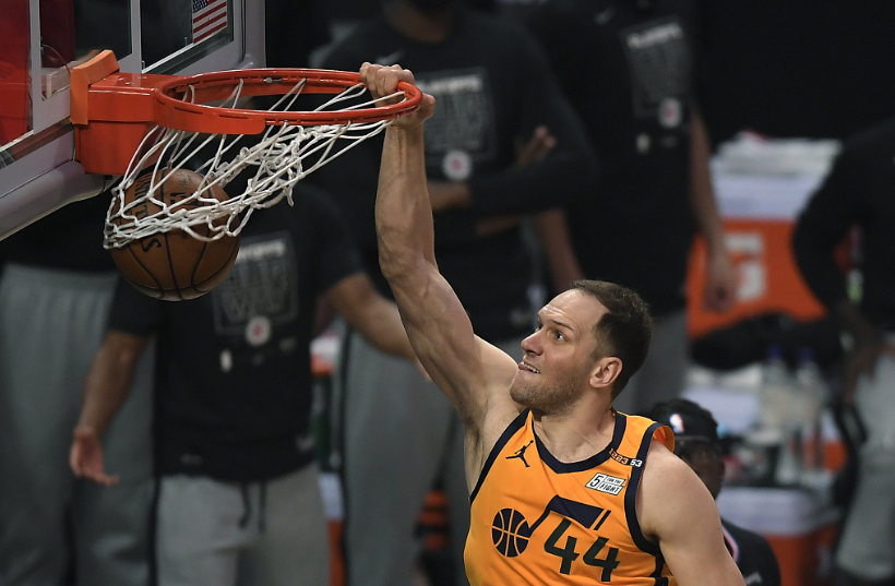 关于魔术爆冷爵士，乔治完成帽子戏法的信息