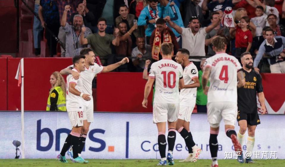 巴塞罗那被塞维利亚淘汰，赛季告终