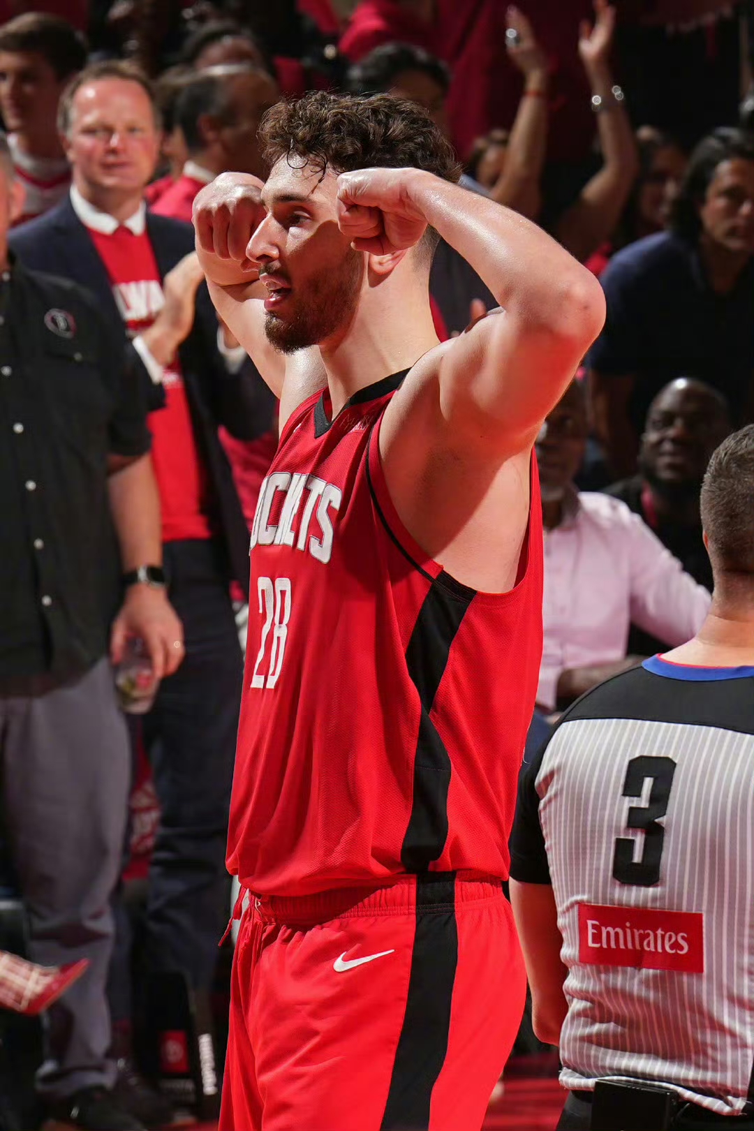 关于火箭队客场惨败,士气低迷表现欠佳的信息 关于火箭队客场惨败,士气低迷表现欠佳的信息