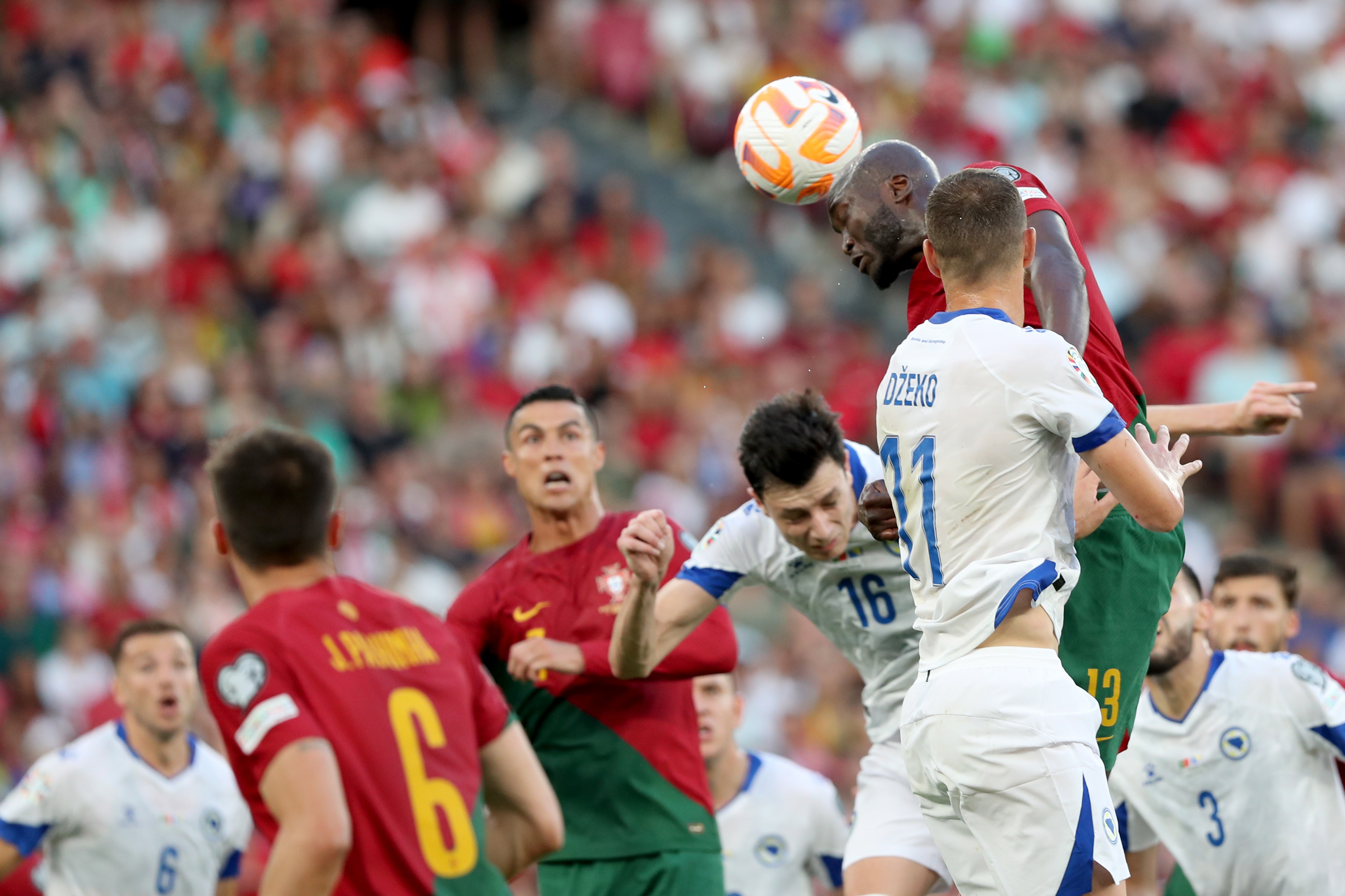 欧预赛比赛精彩实况,球员表现抢眼的简单介绍 欧预赛比赛精彩实况,球员表现抢眼的简单介绍