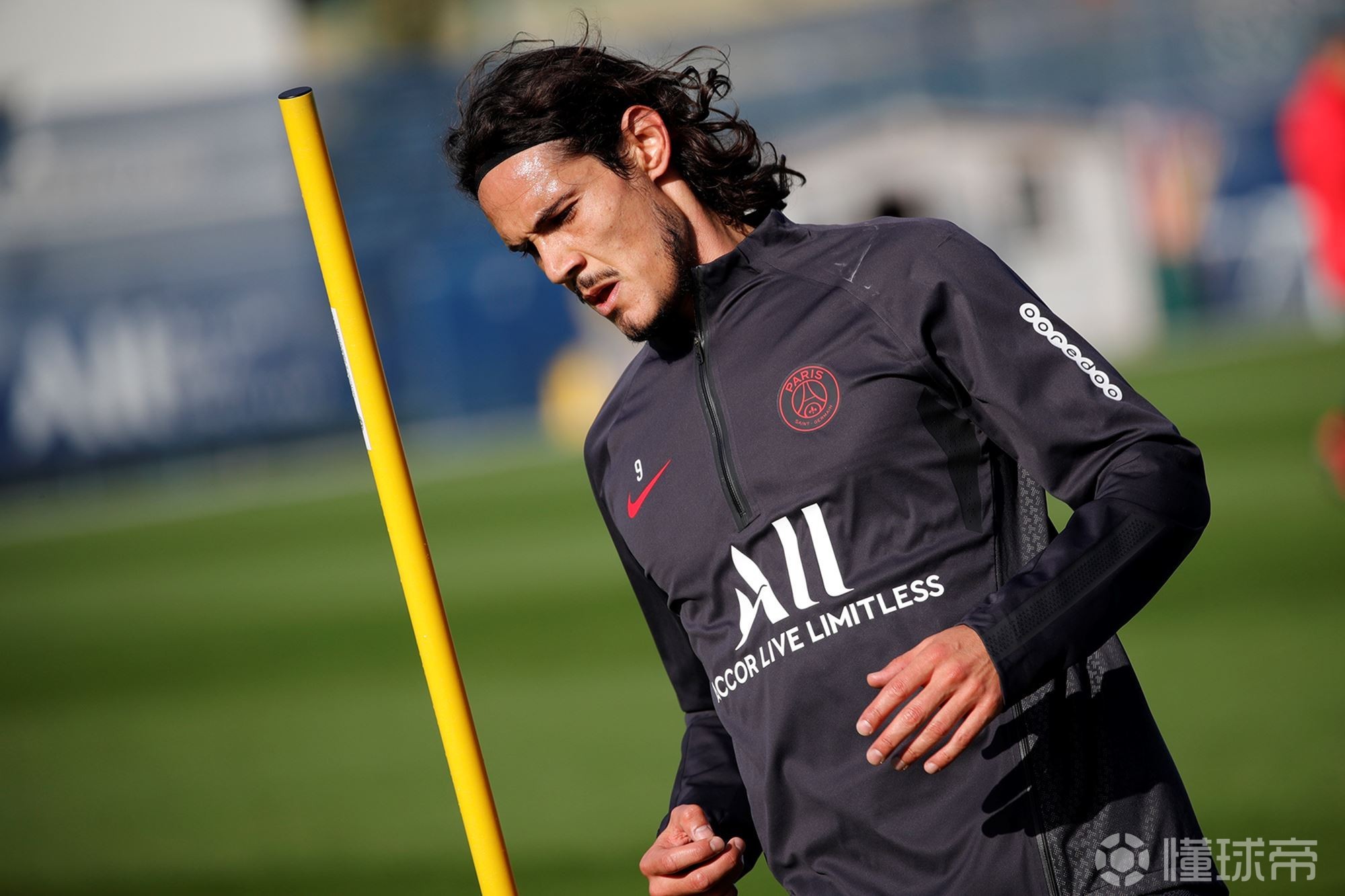 巴黎市场球员参加环保公益活动 巴黎市场球员参加环保公益活动