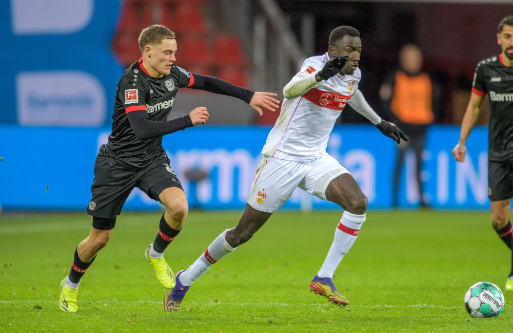 斯图加特球员在比赛中表现抢眼 斯图加特球员在比赛中表现抢眼