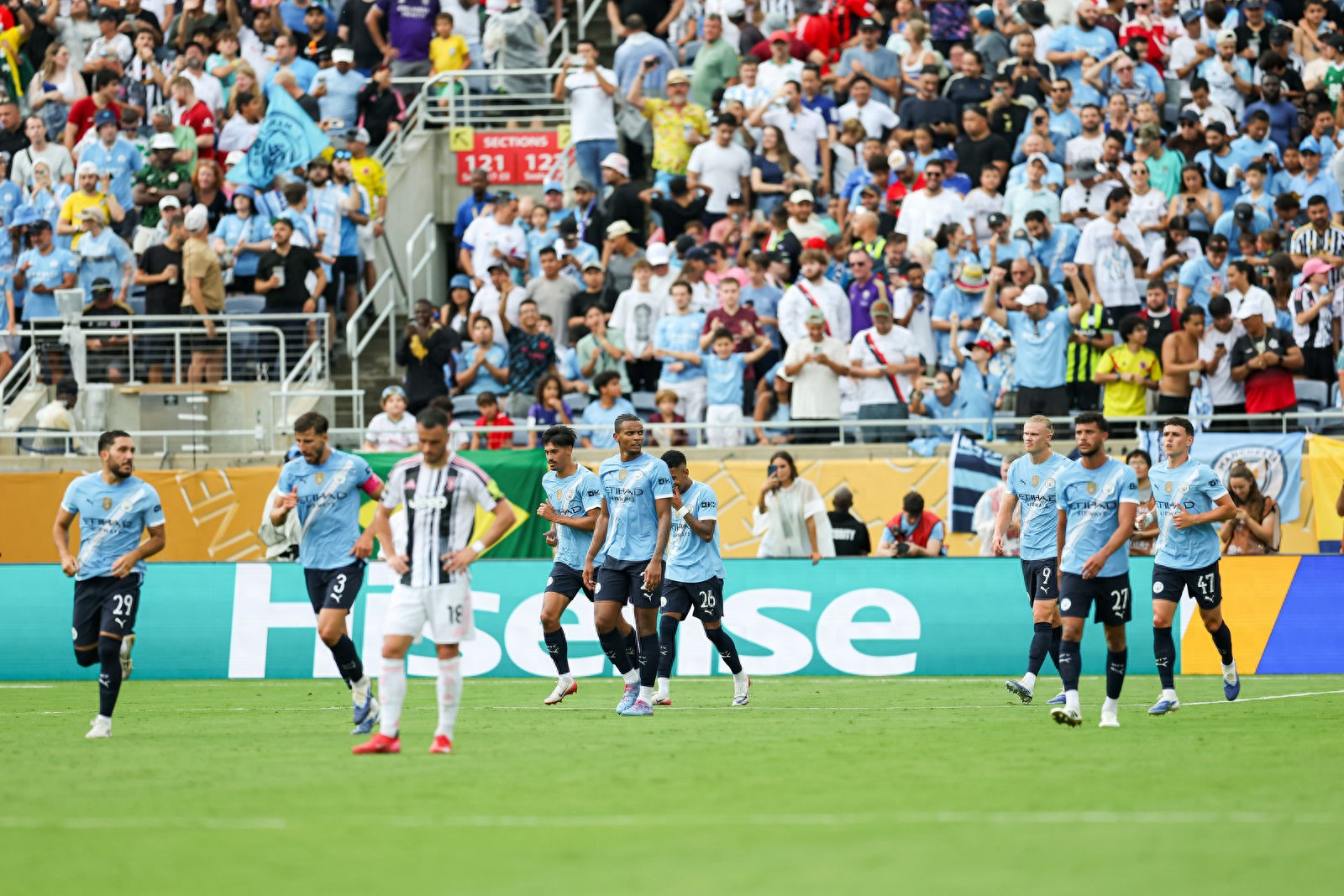 曼城主场击败热刺,继续保持不败 曼城主场击败热刺,继续保持不败