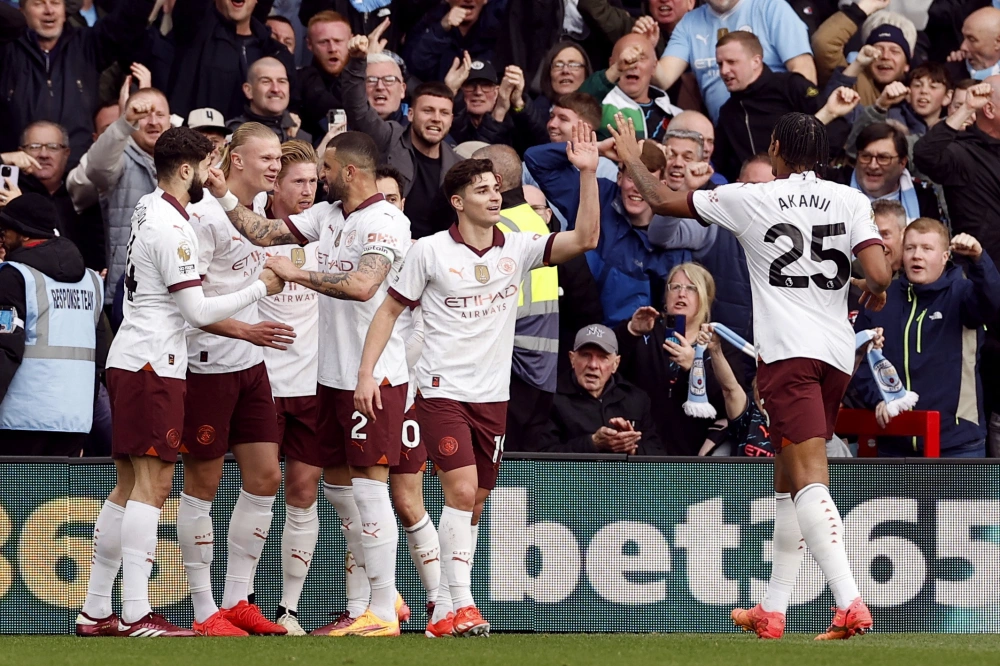 曼城主场击败热刺,继续保持不败 曼城主场击败热刺,继续保持不败