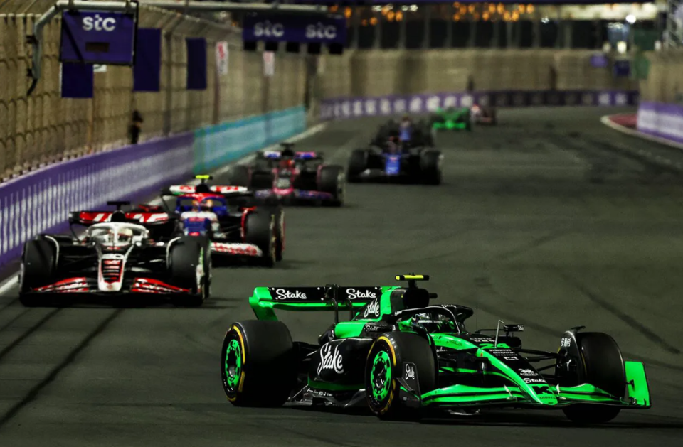 索伯车队完胜阿斯顿马丁，周冠宇刷新纪录