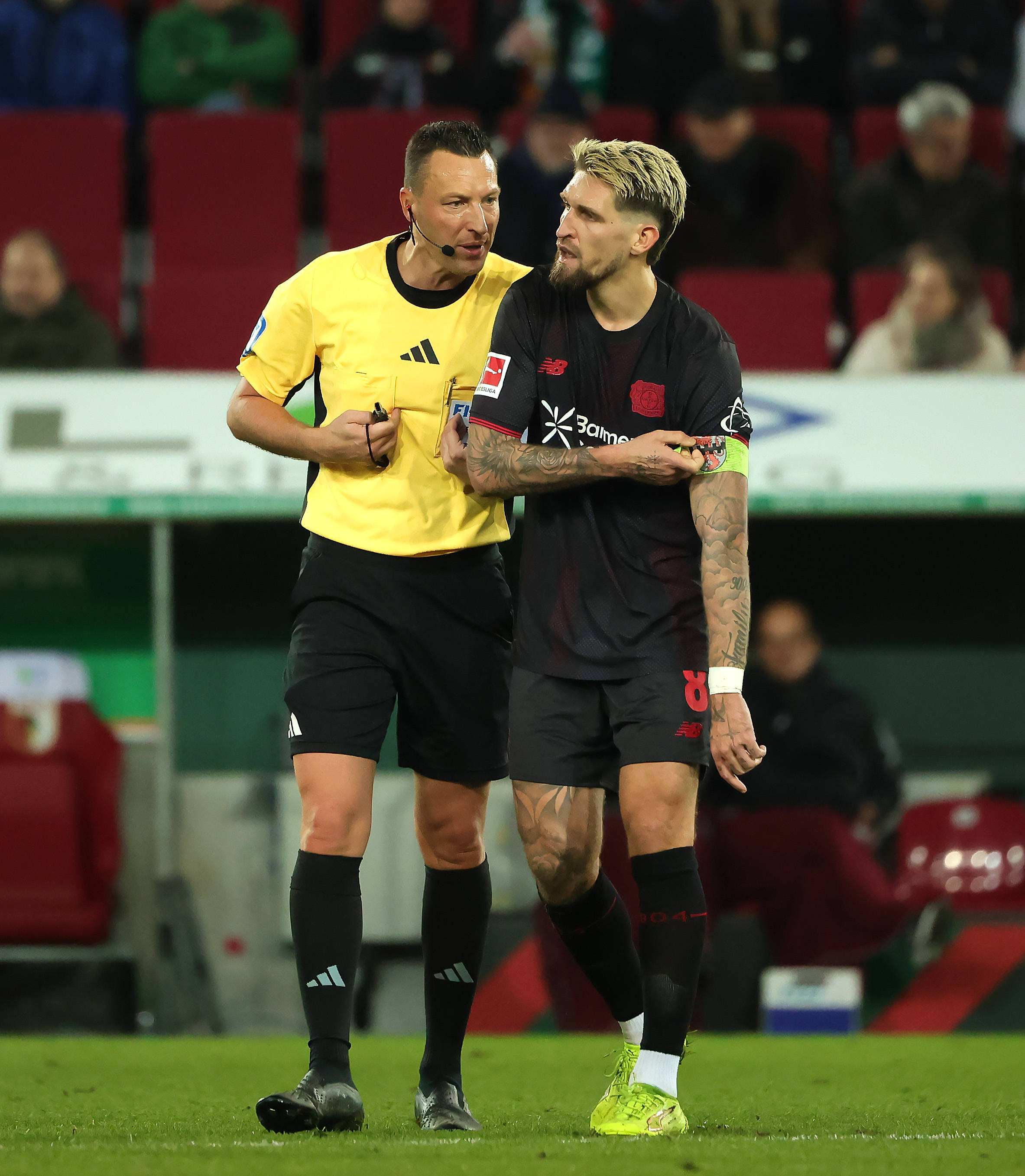 勒沃库森完胜马德里竞技，C罗统治全场的简单介绍