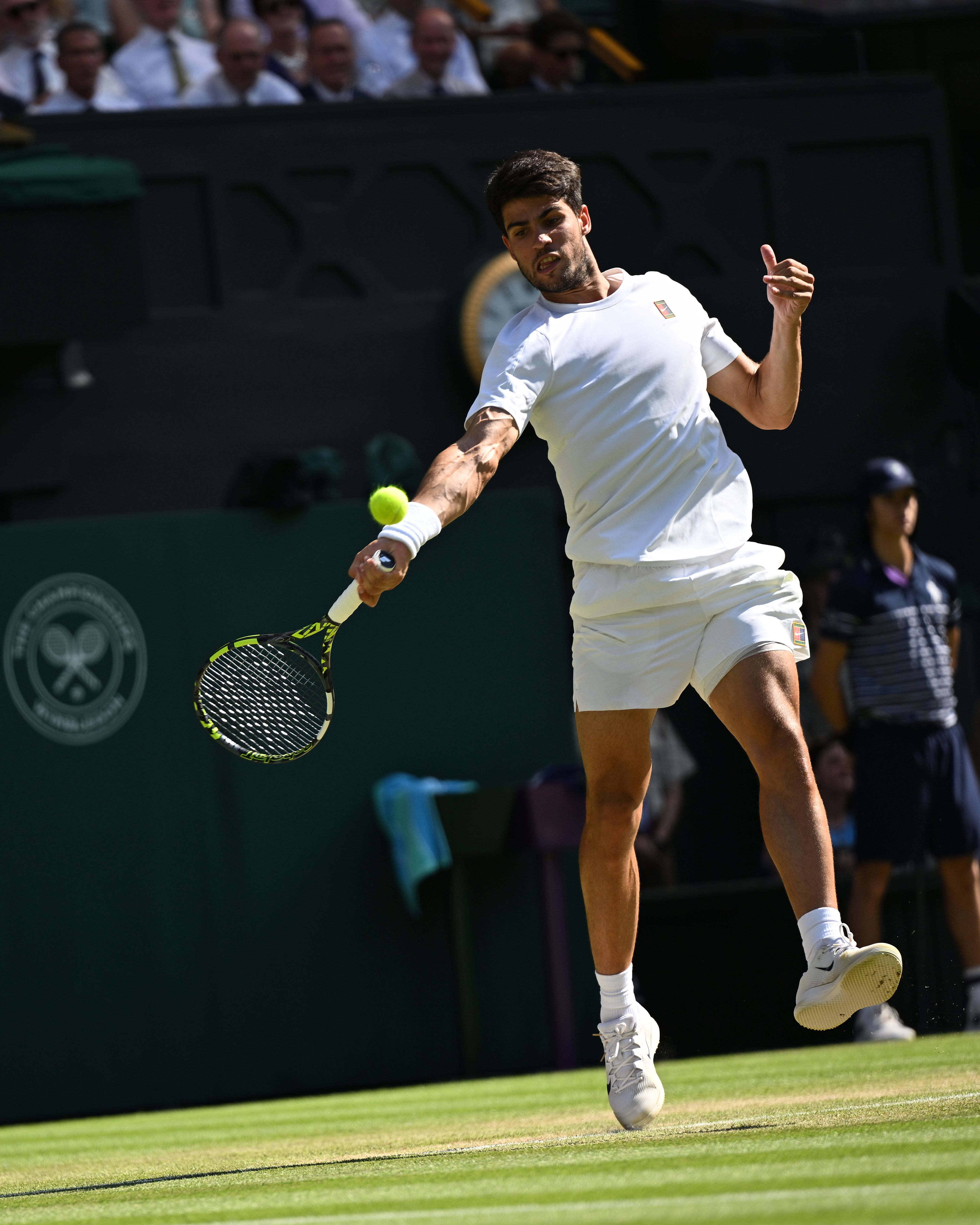 关于美国网球队完胜世界网球队，阿尔卡拉斯绝境逆转的信息