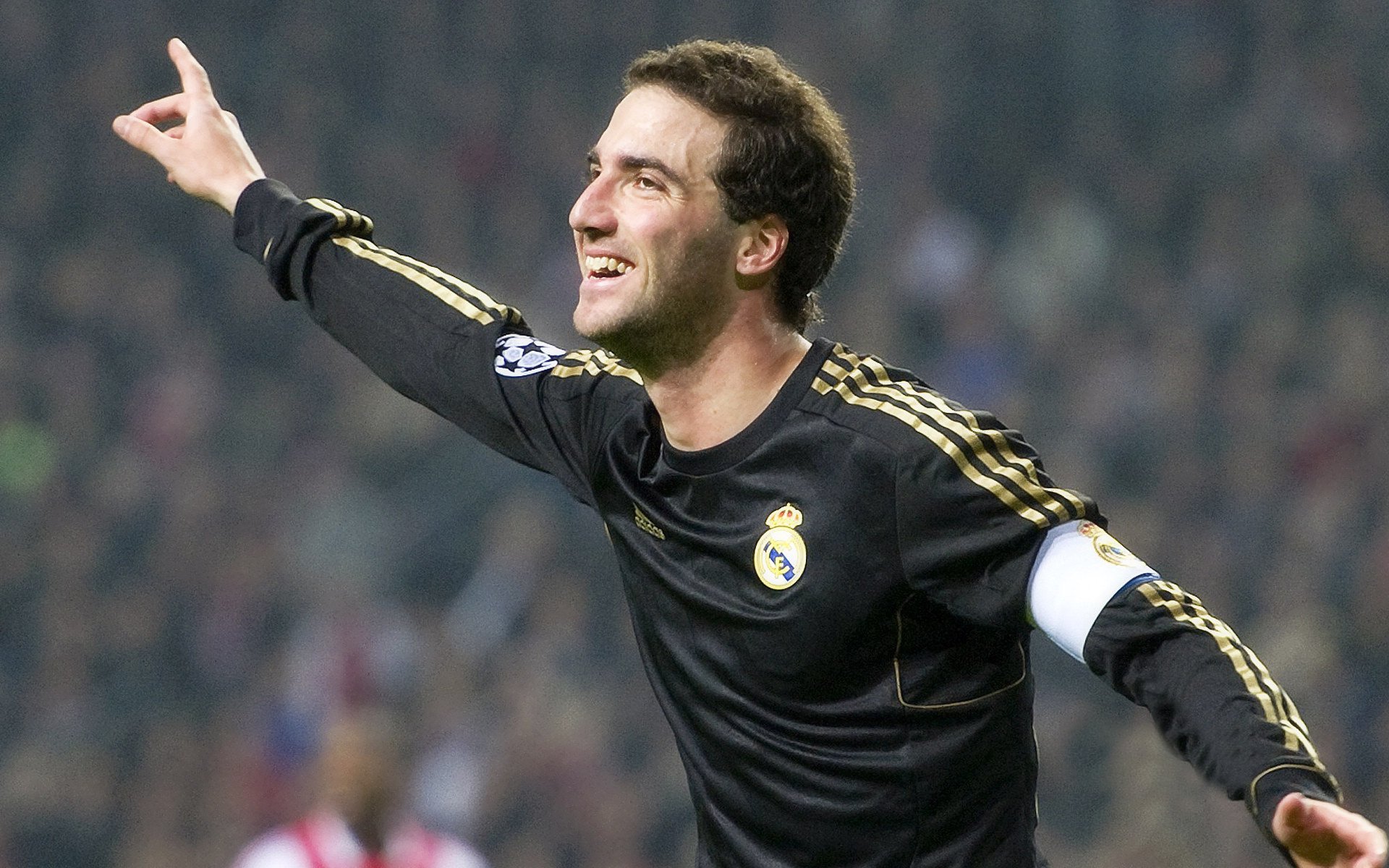 贝林厄姆彻底打爆防线,委内瑞拉收割那不勒斯,一场战术革命的预演