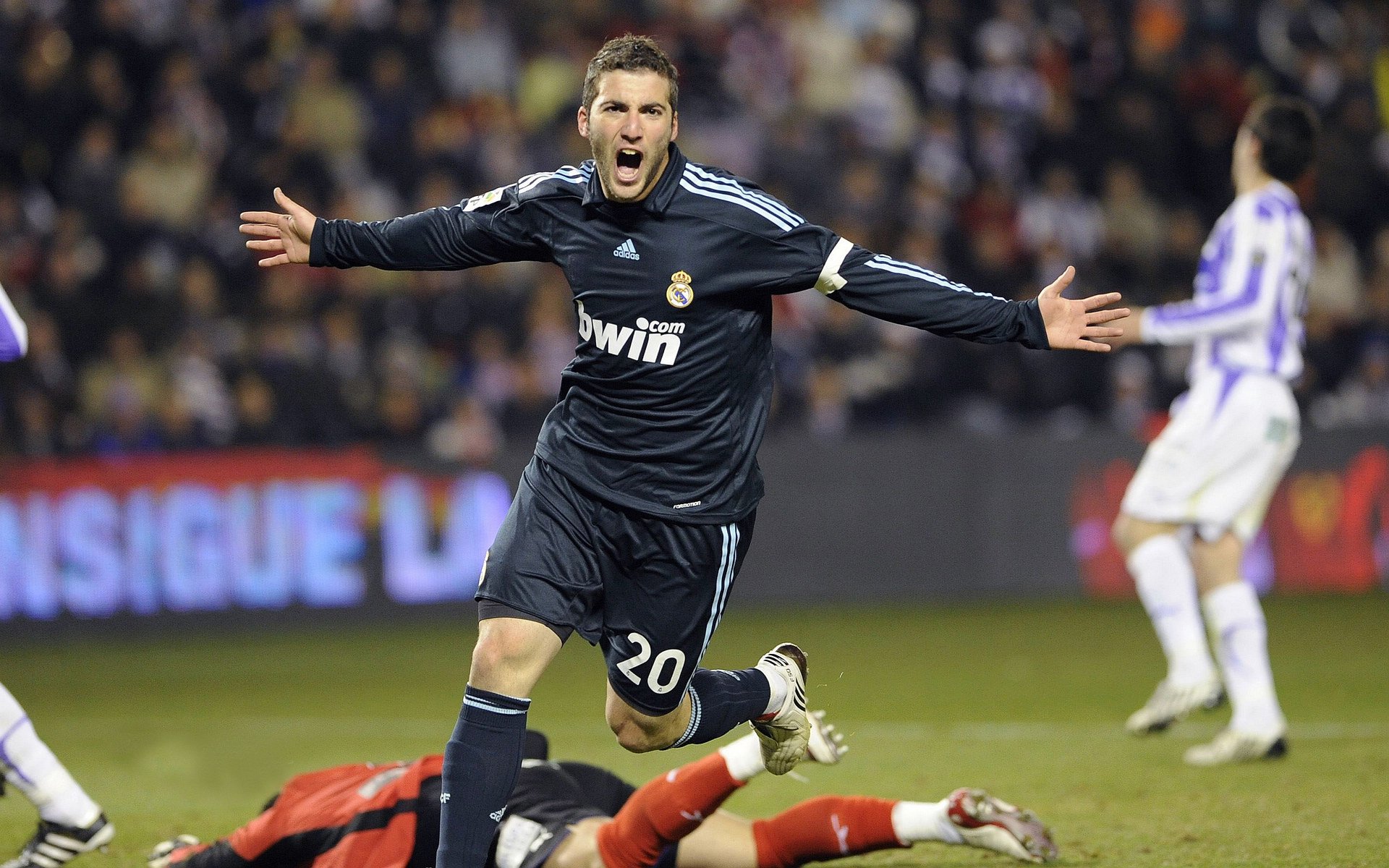 欧冠淘汰赛之夜，班凯罗如入无人之境，进攻端展现统治级表现